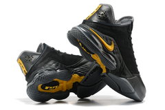 Imagem do Lebron 19 Low "Black University Gold"