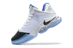 LEBRON 19 LOW "WHITE MEDIUM BLUE SIREN RED BLACK" na internet
