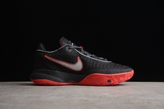 lebron 20 "Black University Red" na internet