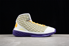 Kobe 3 "Lakers Metalic Silver" na internet
