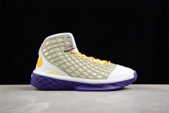 Kobe 3 "Lakers Metalic Silver" na internet