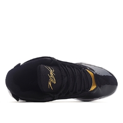 Jordan Max Aura 4 "Black Gold" na internet