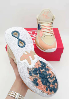 Imagem do KYRIE 8 INFINITY "FLORAL"