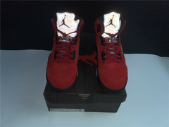 Air Jordan 5 "Toro Bravo" na internet