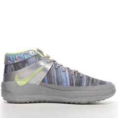 KD 13 EP “Play for the Future” na internet