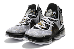 NIKE LEBRON 19 na internet