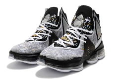 NIKE LEBRON 19 na internet