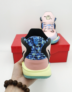 Kyrie 8 Infinity "Valentine's Day" - loja online