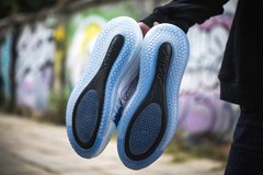 AIR MAX 720 na internet