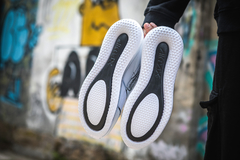 AIR MAX 720 na internet