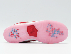 NIKE x STRANGELOVE SKATEBOARDS - SB Dunk Low "Valentine's Day" - comprar online
