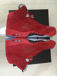 Air Jordan 5 " Red Suede" na internet
