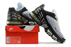 AIR MAX PLUS 3 na internet