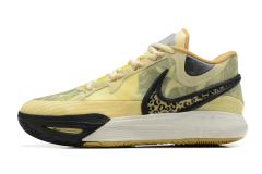 Kyrie 9 “Yellow" na internet