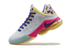 Lebron 19 Low "Floral" na internet