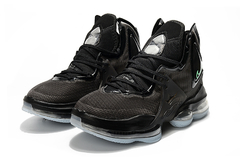 NIKE LEBRON 19 na internet