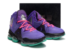 Image of NIKE LEBRON 19
