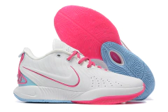 Lebron 21 "White Pink" na internet