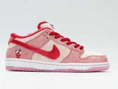 NIKE x STRANGELOVE SKATEBOARDS - SB Dunk Low "Valentine's Day" - loja online