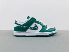 Dunk Low "Paisley Pack Green" na internet