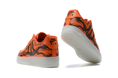 Imagem do Air Force 1 'Skeleton Orange'