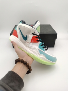Kyrie 8 Infinity 'CNY' na internet