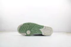 Imagem do NB 550 'White Mint Green'