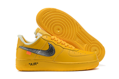 Imagem do Air Force 1 'University Gold'