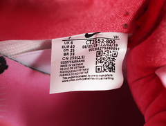 NIKE x STRANGELOVE SKATEBOARDS - SB Dunk Low "Valentine's Day" na internet