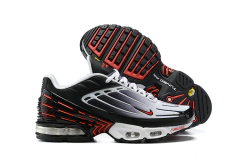 AIR MAX PLUS 3 na internet