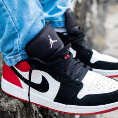 NIKE AIR JORDAN 1 RETRO LOW BLACK TOE na internet
