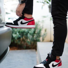 NIKE AIR JORDAN 1 RETRO LOW BLACK TOE