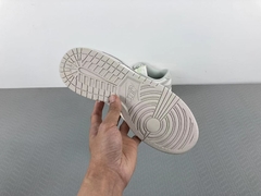 Imagem do dunk low "Light Bone"