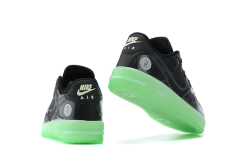 Imagem do Air Force 1 'React Barely Green'