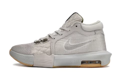 Lebron Witness 8 na internet