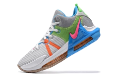 Lebron Witness 7 na internet