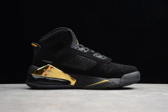 Air Jordan Mars 270 'Black Gold' na internet