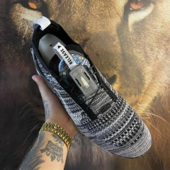 VAPORMAX 4.0 na internet