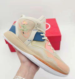 KYRIE 8 INFINITY "FLORAL" na internet