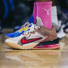 LeBron 18 Low "Wile e VS Roadrunner"