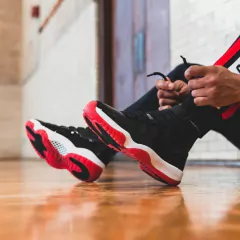 Air Jordan 11 'Bred'