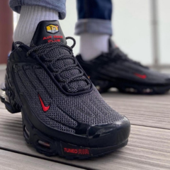 AIR MAX PLUS 3 'BRED'