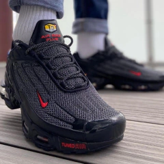 AIR MAX PLUS 3 'BRED'