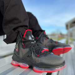 Nike LeBron 19 " Bred "