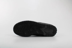 Imagem do NB 550 'Triple Black'