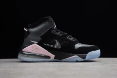 Air Jordan Mars 270 'Crimson Tint' na internet