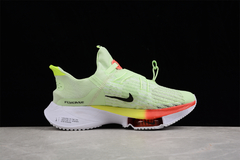 Air Zoom Tempo NEXT FlyEase "Barely Volt" na internet