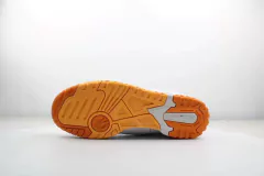 Imagem do NB 550 'Vibrant Orange'