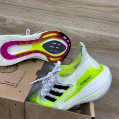 ADIDAS ULTRA BOOST 21 na internet