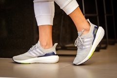 ADIDAS ULTRA BOOST 21 na internet